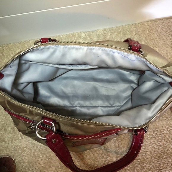 Coach purse offers welcome - Picture 5 of 8